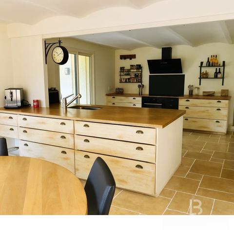 Villa familiale 6 pièces avec piscine chauffée sur terrain plat à Mougins