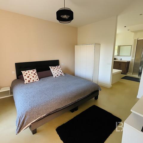 Villa familiale 6 pièces avec piscine chauffée sur terrain plat à Mougins