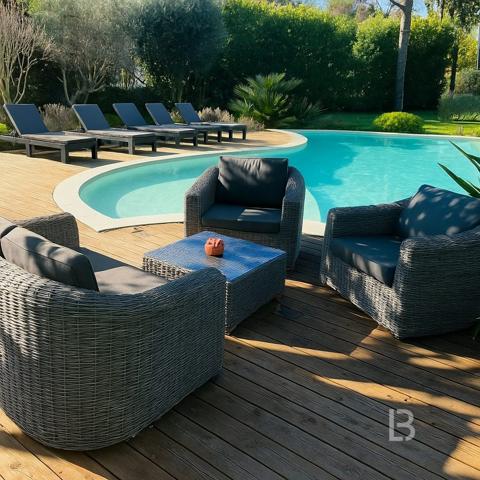 Villa familiale 6 pièces avec piscine chauffée sur terrain plat à Mougins