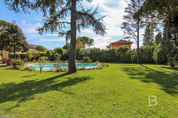 Villa familiale 6 pièces avec piscine chauffée sur terrain plat à Mougins