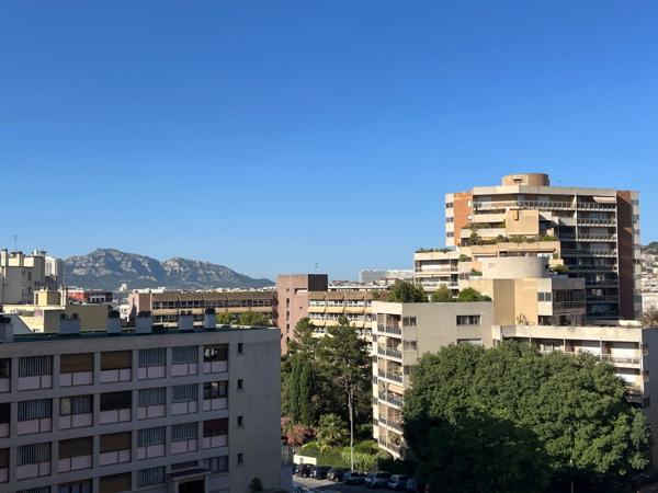 MARSEILLE 10ème / 6ème : T3 Traversant avec Balcon Sud –vue dégagée - 5ème étage avec ascenseur – Proche Castellane
