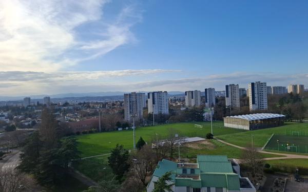 Appartement à vendre    3 pièces • 66,97 m2 Vénissieux