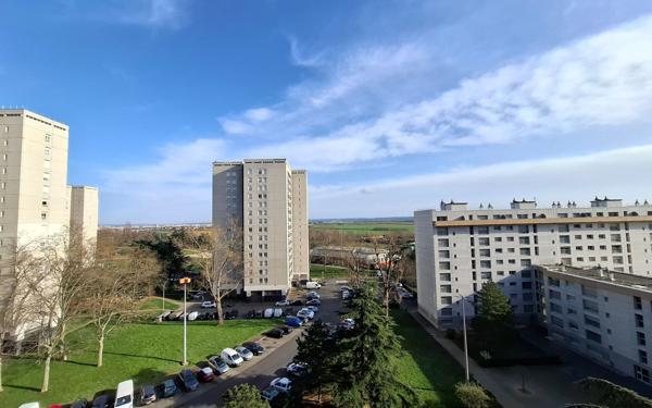 Appartement à vendre    3 pièces • 66,97 m2 Vénissieux