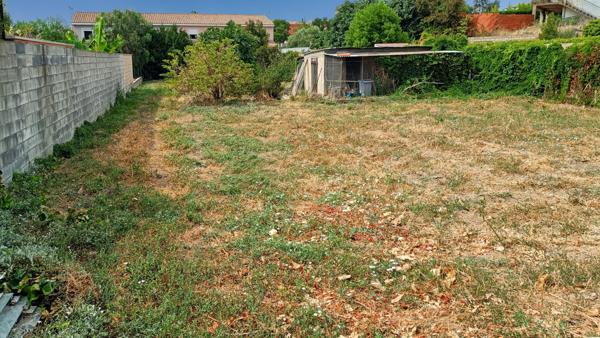 Cazouls-lès-Béziers (34370) Cazouls -les- Béziers, superbe terrain constructible et viabilisé de 557 m2 , hors lotissement