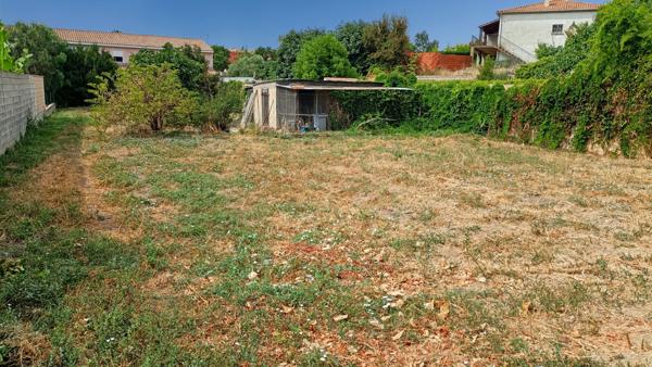 Cazouls-lès-Béziers (34370) Cazouls -les- Béziers, superbe terrain constructible et viabilisé de 557 m2 , hors lotissement