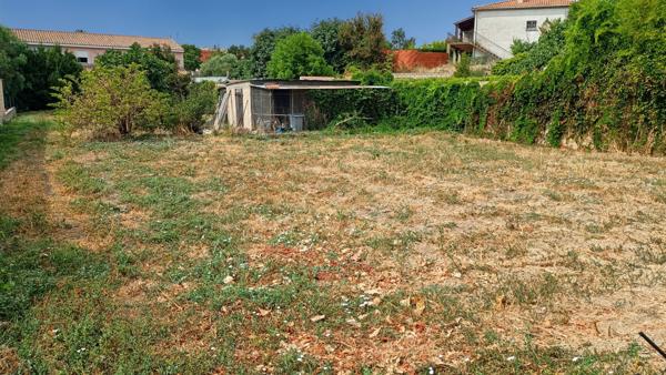 Cazouls-lès-Béziers (34370) Cazouls -les- Béziers, superbe terrain constructible et viabilisé de 557 m2 , hors lotissement