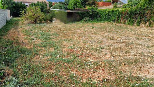 Cazouls-lès-Béziers (34370) Cazouls -les- Béziers, superbe terrain constructible et viabilisé de 557 m2 , hors lotissement