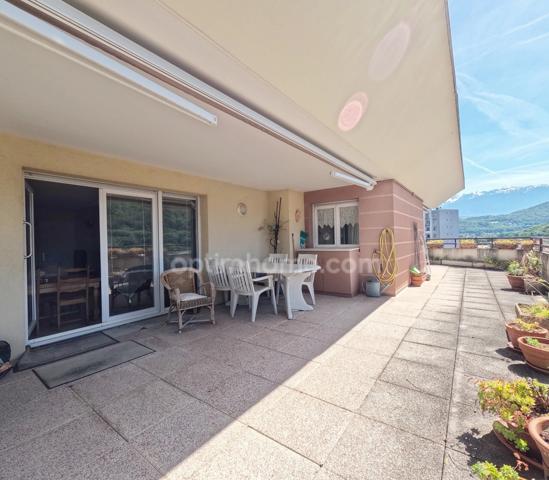 Rare en dernier étage avec terrasse de 60 m² Echirolles Village