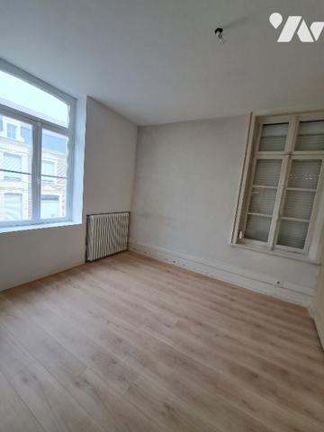 Immeuble à usage professionnel d'une superficie d'environ 100m², répartis sur 3 niveaux