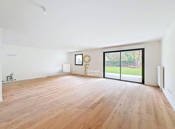 Élégant T4 de 128 m² avec Extérieurs et Stationnements, proche Parc Barbieux