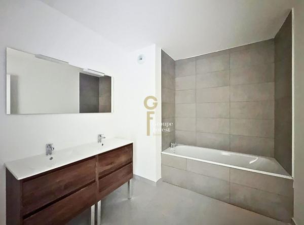 Élégant T4 de 128 m² avec Extérieurs et Stationnements, proche Parc Barbieux
