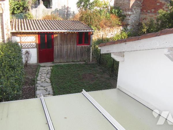 MAISON DE VILLE AVEC JARDINET BON ETAT