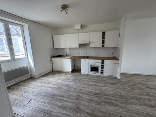 Angerville (91670) EXCLUSIVITÉ – Duplex T5 avec cour privée en plein centre d’Angerville !