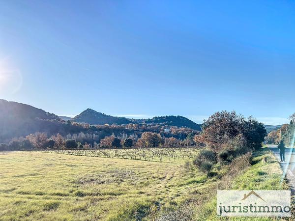 Entrechaux (84340) BELLE PROPOSITION ..... Terrain constructible hors lotissement de 1335 m2 à Entrechaux