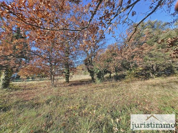 Entrechaux (84340) BELLE PROPOSITION ..... Terrain constructible hors lotissement de 1335 m2 à Entrechaux