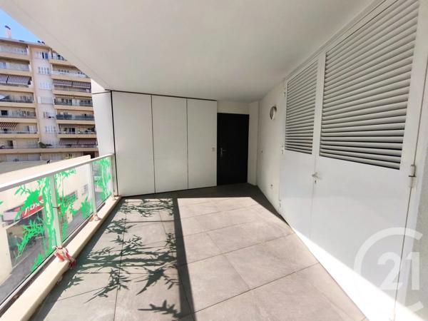 Appartement T3 à vendre  3 pièces - 53,50 m 2   TOULON  - 83