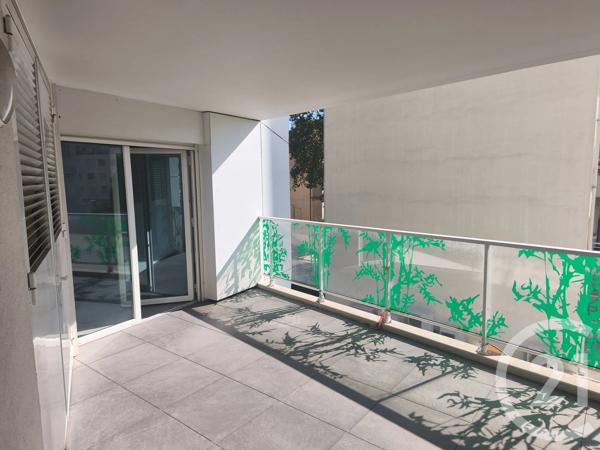 Appartement T3 à vendre  3 pièces - 53,50 m 2   TOULON  - 83
