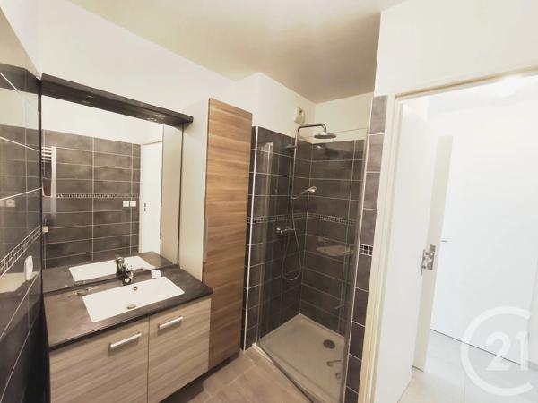 Appartement T3 à vendre  3 pièces - 53,50 m 2   TOULON  - 83