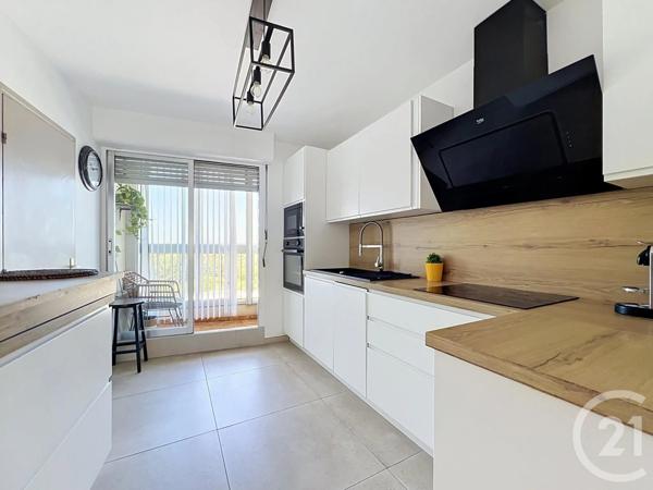 Appartement T3 à vendre  3 pièces - 69,66 m 2   FREJUS  - 83