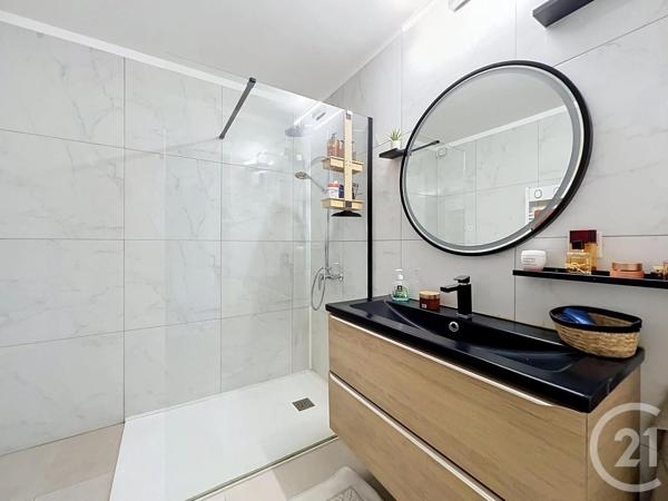 Appartement T3 à vendre  3 pièces - 69,66 m 2   FREJUS  - 83