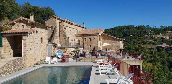 Faugères (07230) Domaine exclusif privé de 17 logements