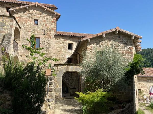 Faugères (07230) Domaine exclusif privé de 17 logements