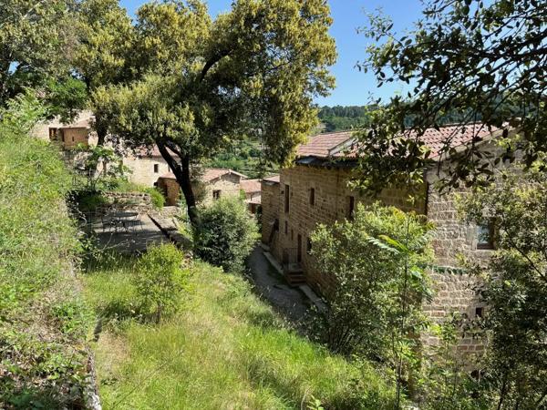 Faugères (07230) Domaine exclusif privé de 17 logements