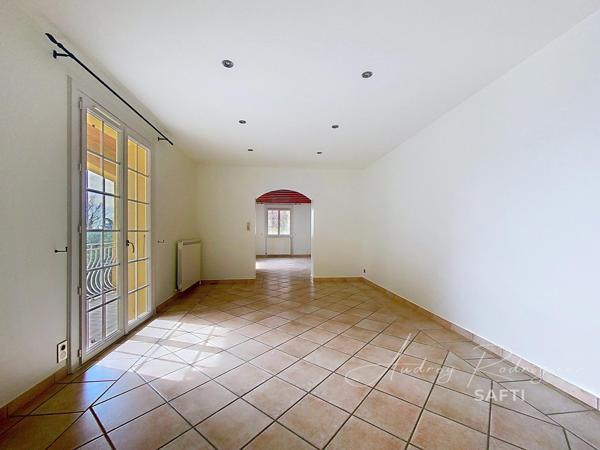 Maison rénovée – Charme, confort et calme