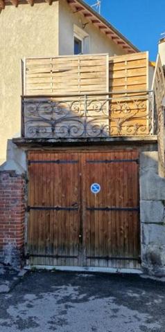 EXCLUSIVITE !Immeuble  avec local commercial  et un duplex dans centre ville Yssingeaux