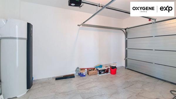 Grande maison récente avec garage et jardin piscinable