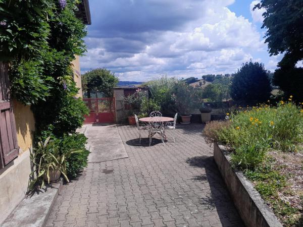 CORPS DE FERME SUR 1 Ha DE TERRAIN ENVIRON A 25 MN D'AURILLAC