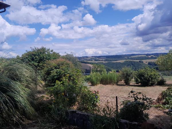 CORPS DE FERME SUR 1 Ha DE TERRAIN ENVIRON A 25 MN D'AURILLAC