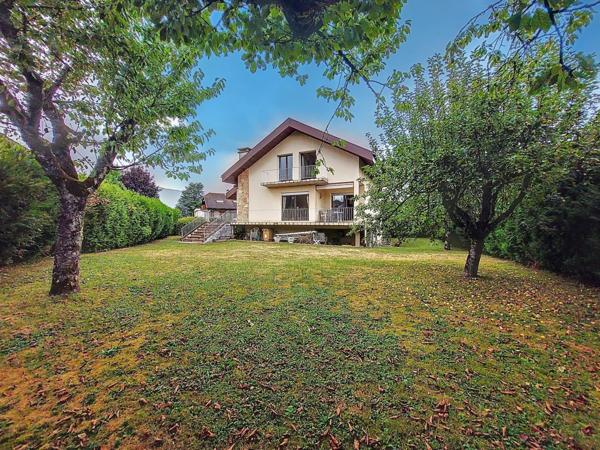 Vaste maison idéalement située