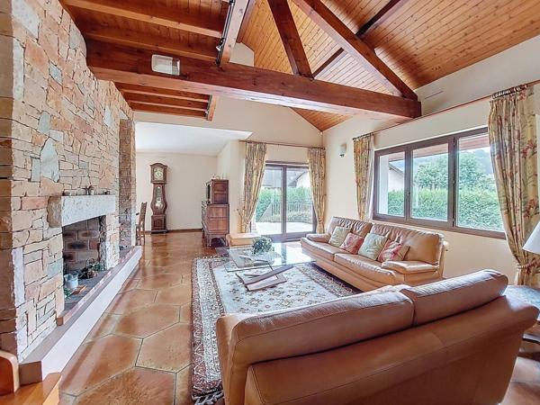 Vaste maison idéalement située