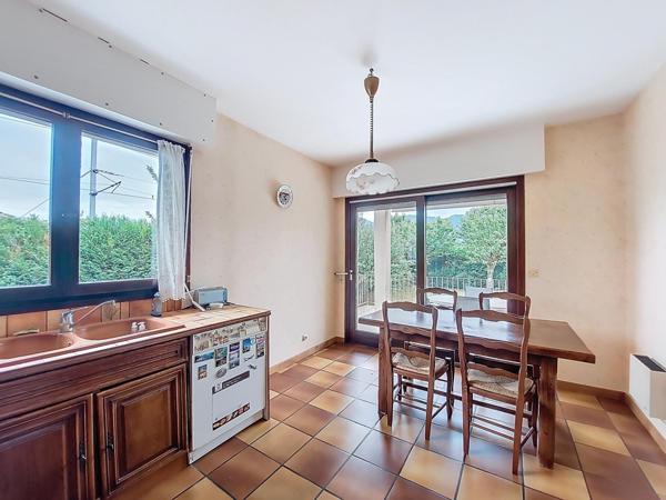 Vaste maison idéalement située