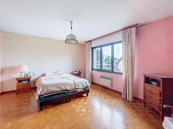 Vaste maison idéalement située