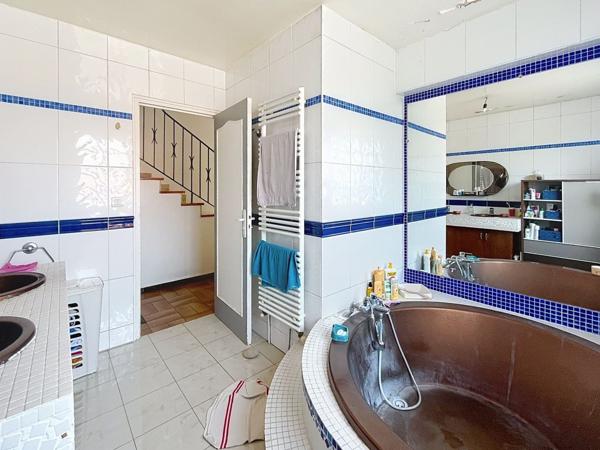 Maison 7 pièce(s) 141 m2