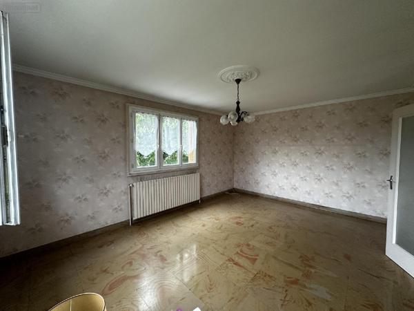 Maison à vendre à Saint-Julien-du-Sault dans l'Yonne (89330), ref : 2400032