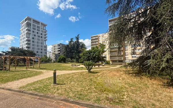 Appartement à vendre    4 pièces •  Lyon 8