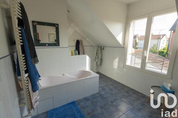 Maison à vendre 7 pièces 180 m² Le Mesnil-le-Roi