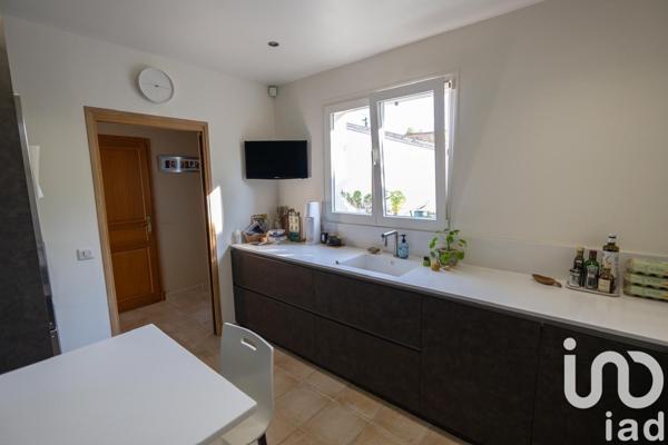 Maison à vendre 7 pièces 180 m² Le Mesnil-le-Roi