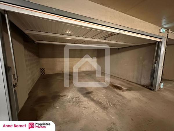 Appartement en toit-terrasse avec 48 m2 d'extérieur, double garage, cave