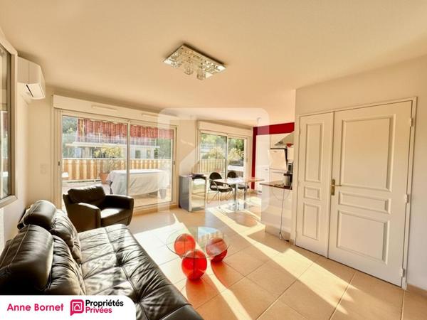 Appartement en toit-terrasse avec 48 m2 d'extérieur, double garage, cave