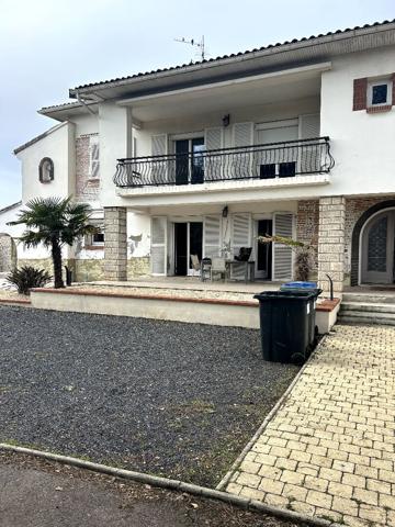 Maison 165m2 + Dépendance(100m2) 1 T3 de 57m2, 1 T2 de 38m2 Fenouillet