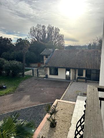 Maison 165m2 + Dépendance(100m2) 1 T3 de 57m2, 1 T2 de 38m2 Fenouillet