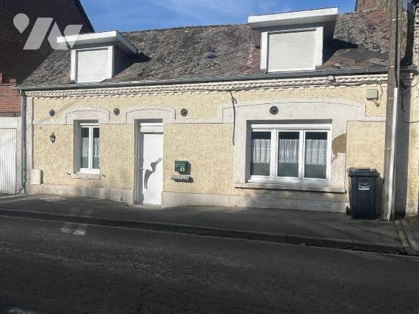 Maison à Vendre à Frévent (62270) 
Cette maison, construite en 1940, offre une surface habitab...