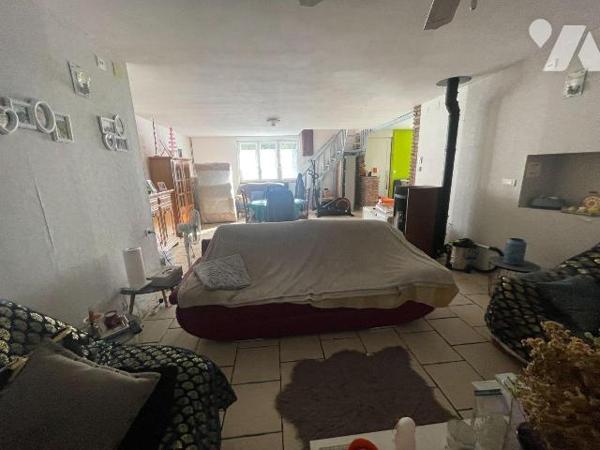 Maison à Vendre à Frévent (62270) 
Cette maison, construite en 1940, offre une surface habitab...