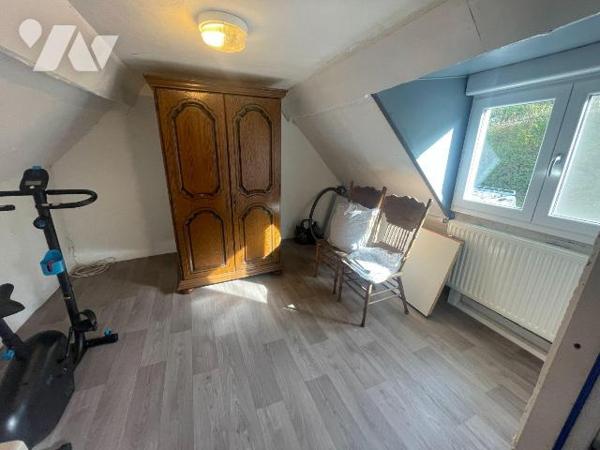 Maison à Vendre à Frévent (62270) 
Cette maison, construite en 1940, offre une surface habitab...