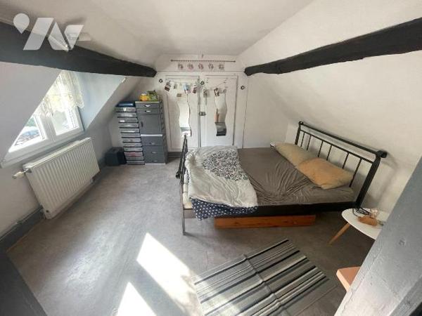 Maison à Vendre à Frévent (62270) 
Cette maison, construite en 1940, offre une surface habitab...