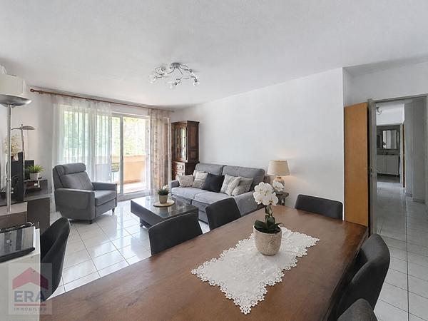 A VENDRE MARSEILLE 13015 ST JOSEPH  T3 DANS RESIDENCE FERMEE AVEC CLIMATISATION TERRASSE DEUX PLACES DE PARKING ET GARAGE
